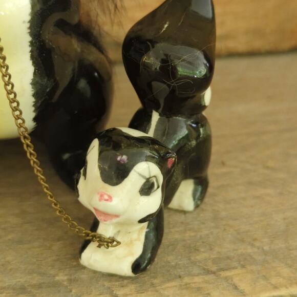 Vtg 1950s Kitschy Anthropomorphic Chained Skunk Family Mom with Fur and Babies - Picture 8 of 10